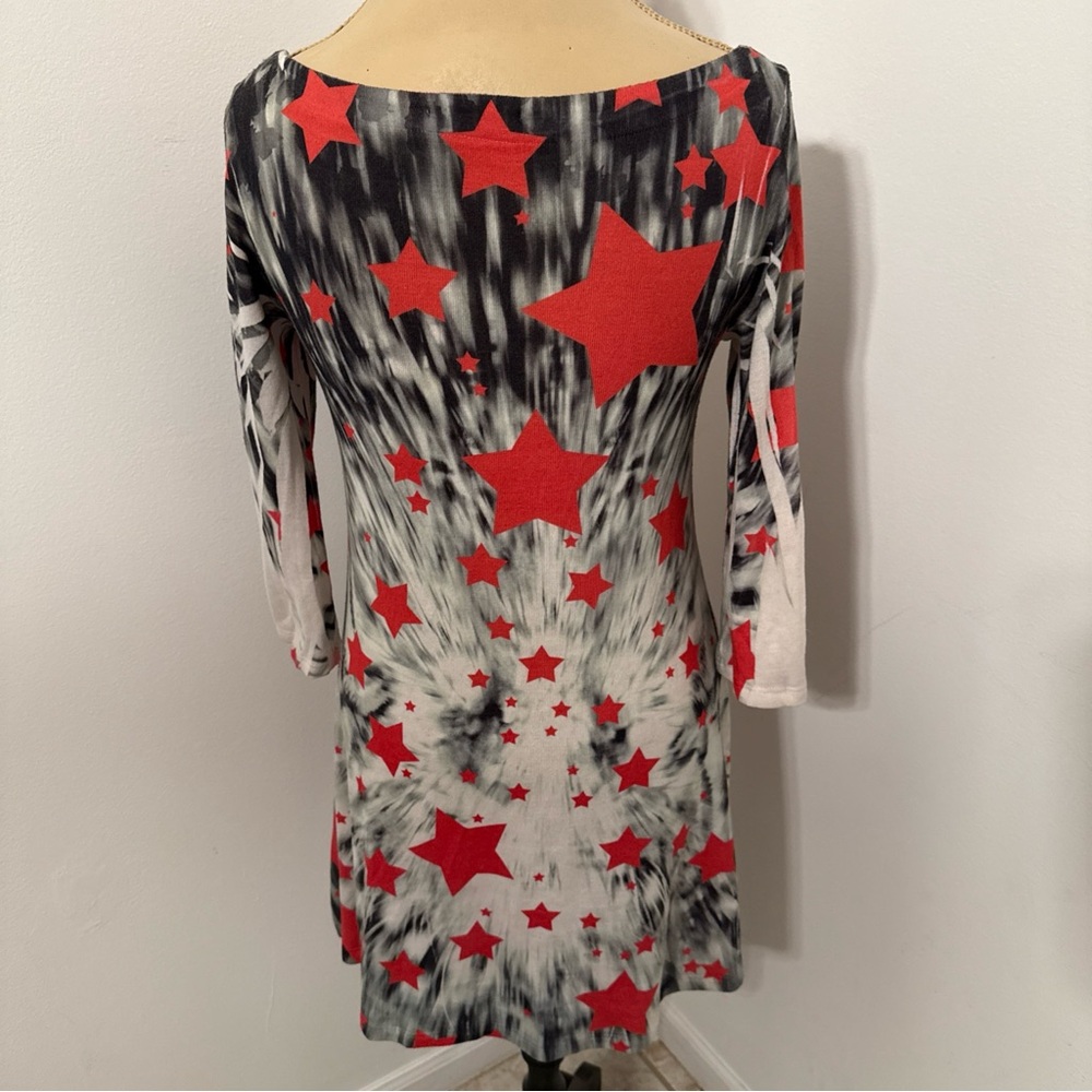 Red Star Print Tie-Dye Midi Dress - Picture 5 of 9